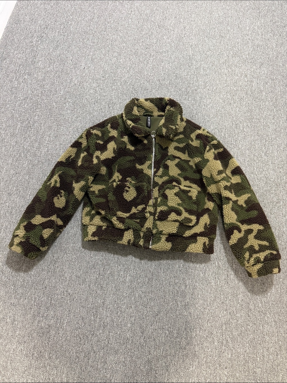 Women’s  Camo Sherpa Zip Jacket - Green Camouflage size small